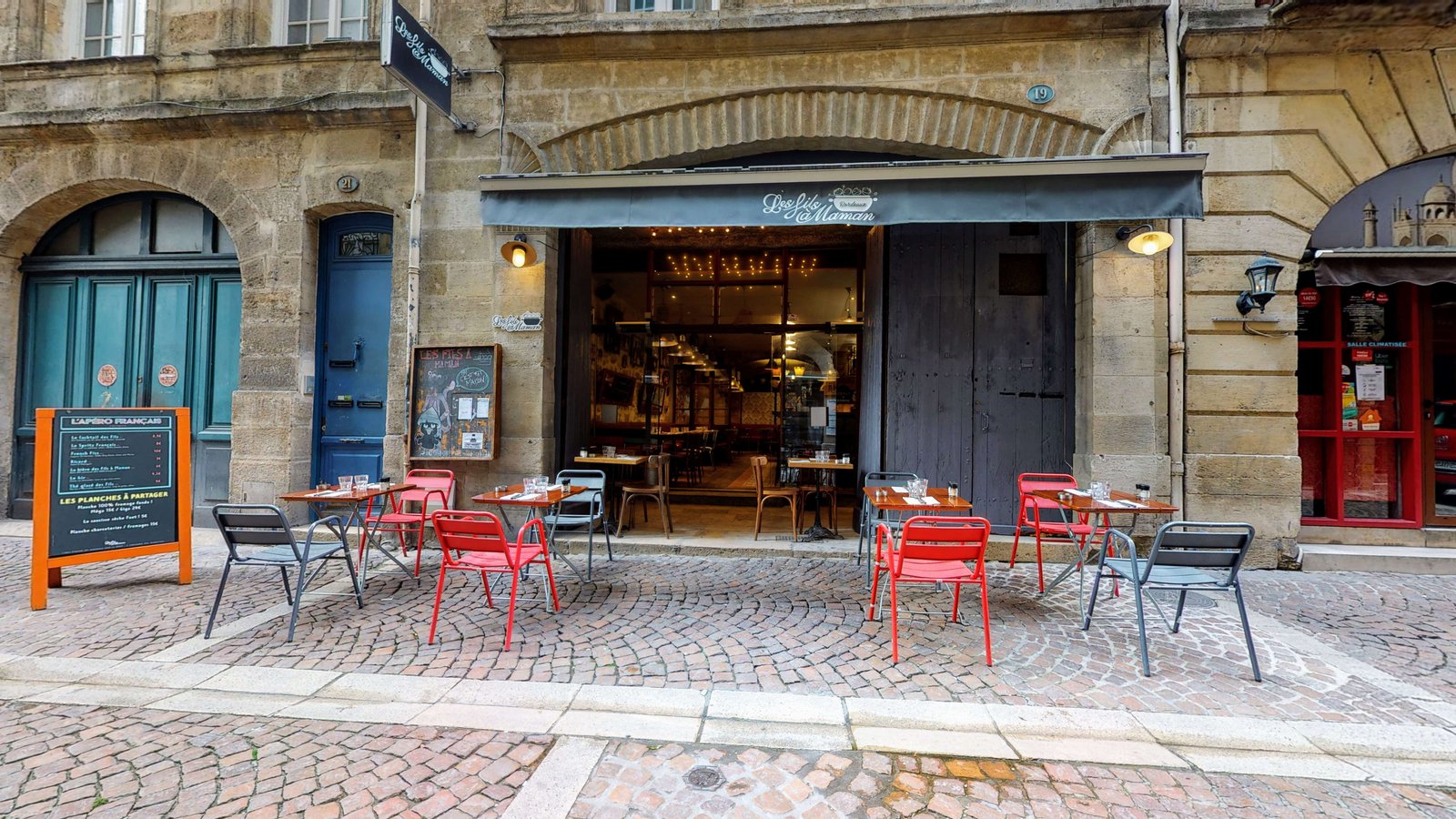 Salle ou terrasse de restaurant à Bordeaux