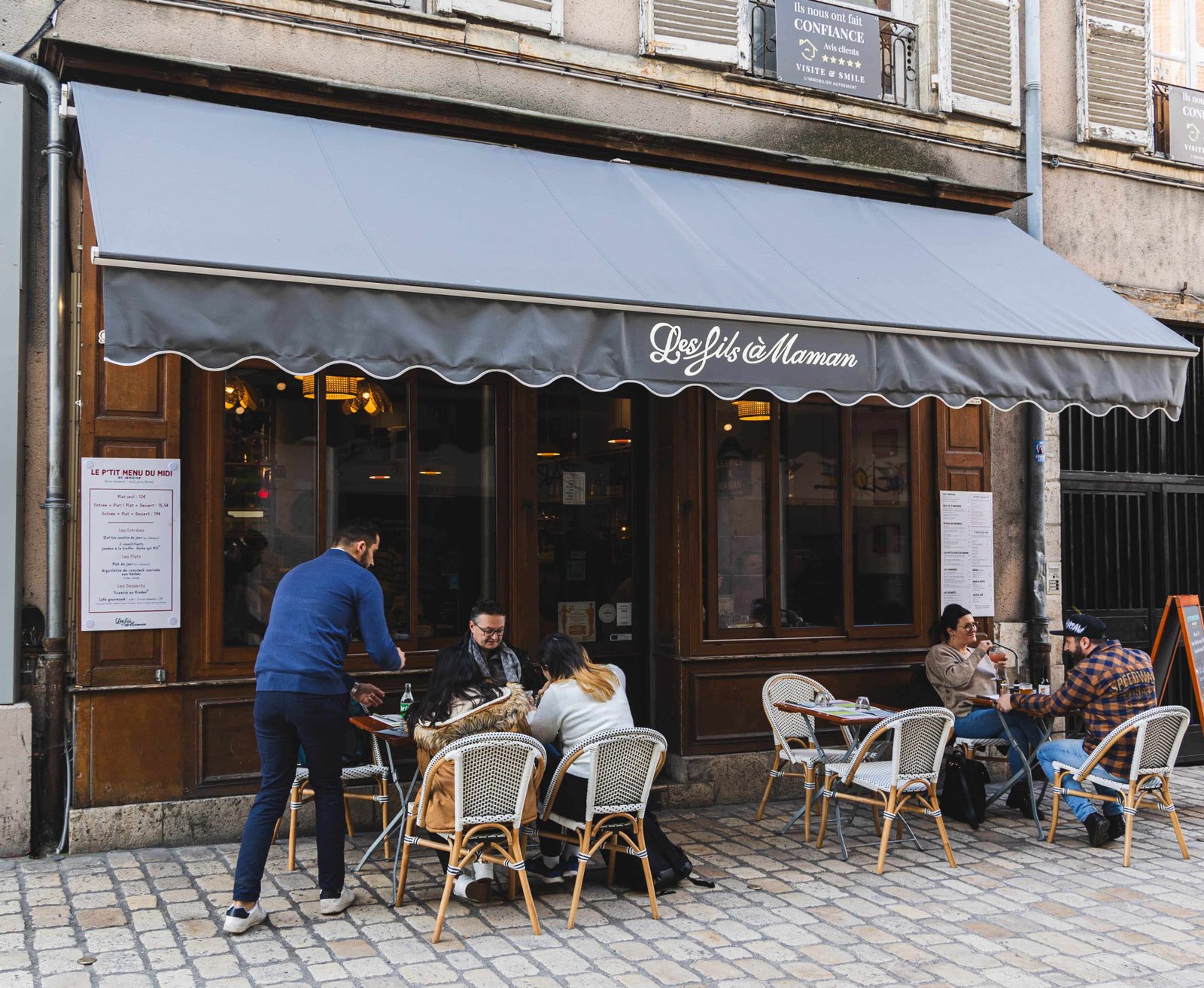 Salle ou terrasse de restaurant à Orléans